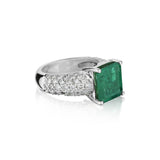5.50 Carat Green Emerald And Pave-Set Diamond Plat Ring