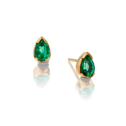 18KY YELLOW GOLD PEAR EMERALD STUD EARINGS.2.00TW