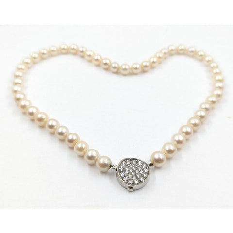 Pearl Necklace with Circular Diamond Clasp